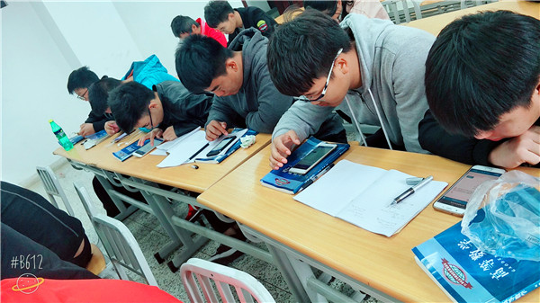 02十九大微信答题现场.jpg